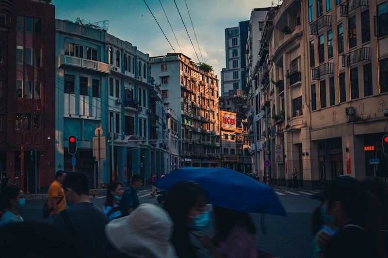 城市温度：市民互助感人瞬间全记录